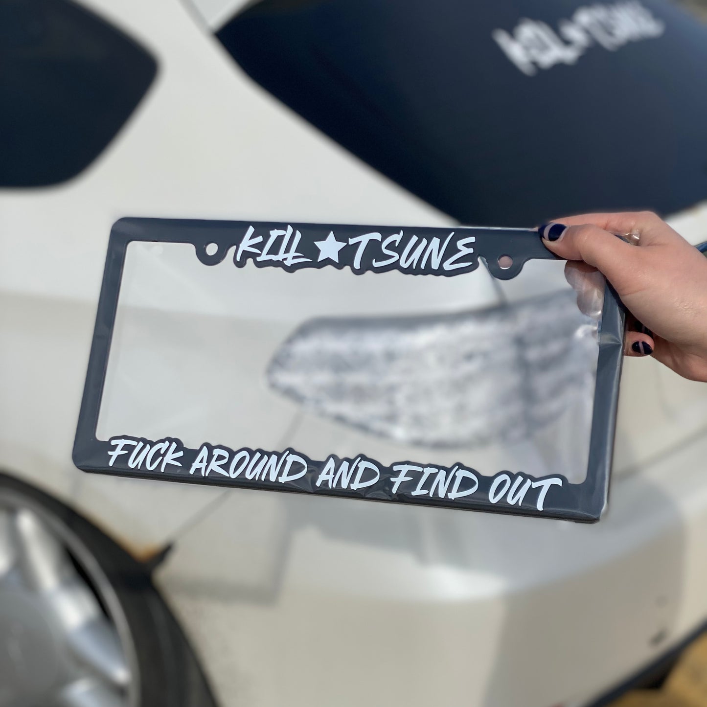 WHITE ☆ LICENSE PLATE FRAME